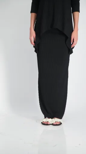 Ribbed Maxi Skirt / Black